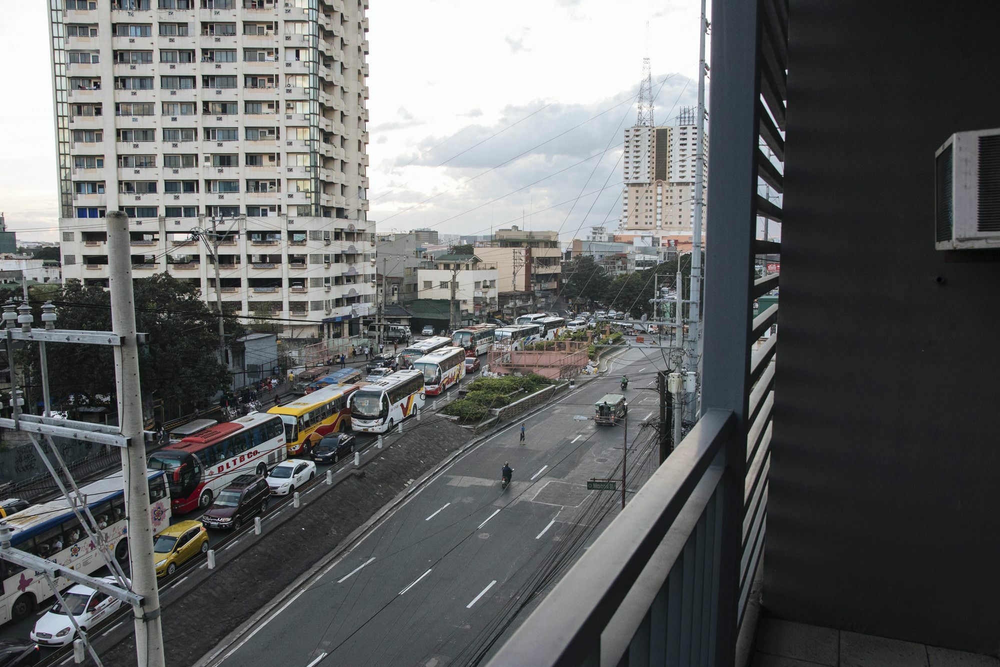 Reddoorz Plus @ Buendia Ave Makati Makati City Eksteriør bilde